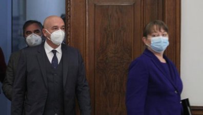 Нова помощ за родителите и служителите в неплатен отпуск