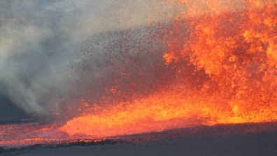Вулканът Сакураджима изригна и изхвърли пепел на километри височина в Япония