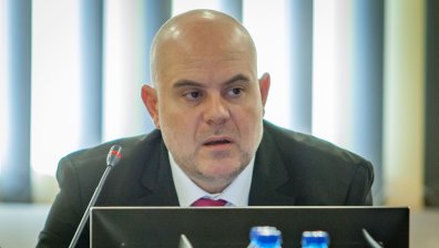 Гешев се отказал от охраната на НСО, Радев: С компромати избори не се печелят