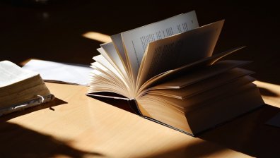 Какви книги четат Илън Mъcĸ, Джеф Безос, Бил Гeйтc и Уopън Бъфeт?