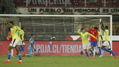 Бразилия обърни Чили в края, Аржентина не победи при завръщането на Меси