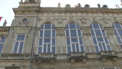 Емблематична за Русе сграда се руши, но мерки не се вземат. Защо?