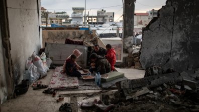 На живот и смърт: Палестинците в Газа пият замърсена вода, грози ги масов глад