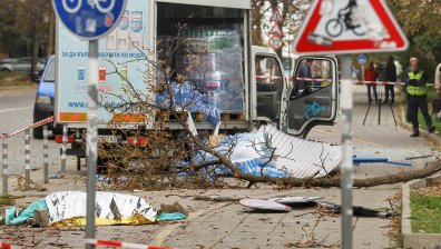 Камион уби 19-годишно момиче на спирка в София (ГАЛЕРИЯ)