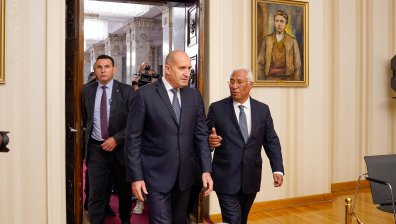 Румен Радев похвали пред Антонио Коща българската отбранителна индустрия