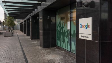 Google връща служителите в офиса, въвежда ограничения за работата от вкъщи