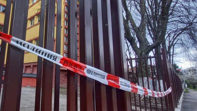 Осъждан ученик е хванат да прави дози с наркотици за училище