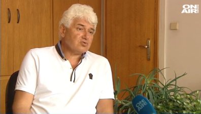 Всеки може да иска оставката на всекиго, но според правния ред