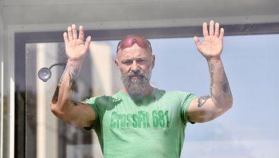 Организмът на Краси Георгиев е под голям стрес в стъклената клетка