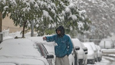 Първи сняг за сезона натрупа в София