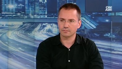 Борбата срещу пакета "Макрон" не е свършила и е рано е за празненства, смята Джамбазки