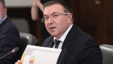 Министър Ангелов: Предпазните маски ще паднат до края на лятото