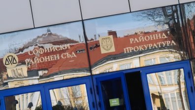 В дома на директора откриха записи от камерите в тоалетните на училището