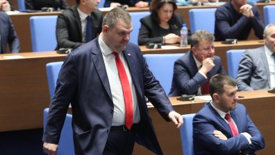 Пеевски посъветва Борисов и Петков: Седнете, подписвайте, ще имате подкрепата на ДПС