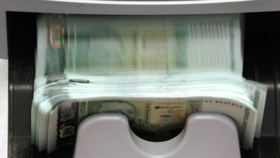 Двама мъже изтеглиха кредити за 120 000 лв. под чужда самоличност