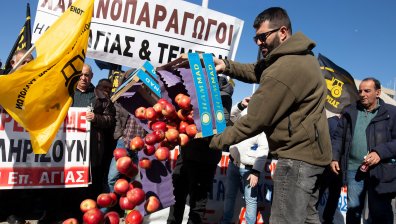 Внимание към пътуващите: Гръцките фермери блокират всички гранични пунктове