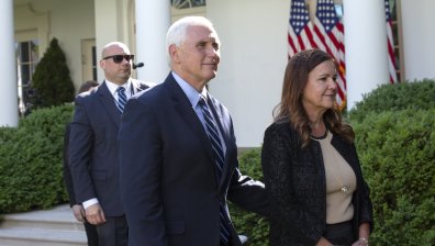 Вицепрезидентът Майк Пенс не се е самоизолирал, връща се в Белия дом