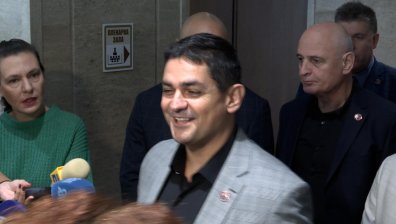 Радостин Василев: Жалко е Радев да не може да отиде някъде с администрацията си