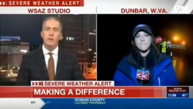 Кола блъсна репортер по време на живо включване в САЩ (+ВИДЕО)