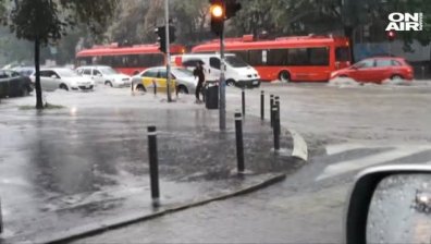 Европа търпи набезите на времето - хиляди са пострадали
