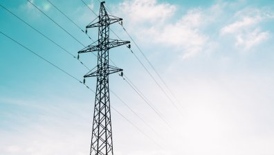 По-евтин ток: Битовите потребители ще плащат електроенергия на регулирани цени до 2026 г.