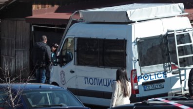 Мебели, стени и вещи в кръв - прокуратурата с подробности за убийството в Костинброд