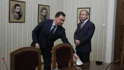 Митов за Радев: Играе мошеническа игра, крие декларация срещу Русия