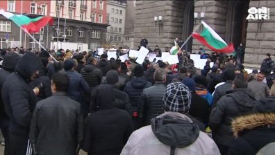 Роми настояха за оставката на Каракачанов пред Брюксел