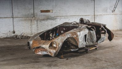 Изпочупено и горяло Ferrari беше продадено за 1,7 млн. евро