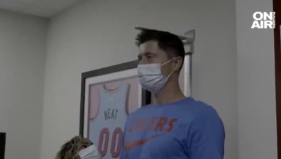 Успешни прегледи и еуфорично посрещане на Левандовски в "Барселона"