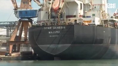 Гранични полицаи охраняват денонощно кораба с огнище на Ковид-19