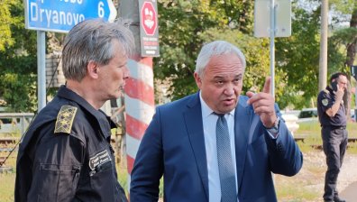 Демерджиев след взривовете в ЕМКО: Ще проверим всяка възможна причина
