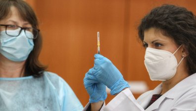Ковид-19 за 24 часа: 301 новозаразени, петима починали и 126 ваксинирани (ОБНОВЕНА)