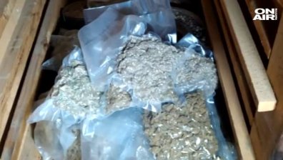 Задържаха граничар и двама полицаи за производство и разпространение на дрога