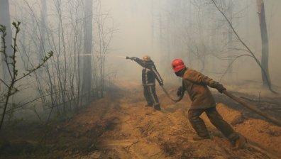 Опасно близо: Пожарът в Украйна е на 2 км от атомната централа в Чернобил (+ВИДЕО)