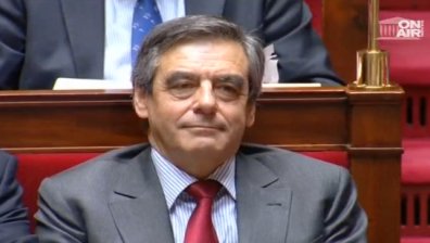 Франсоа Фийон започва предизборната си кампания с грандиозен скандал