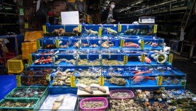 Нулевият пациент с коронавирус - продавачка на стриди на пазара в Ухан