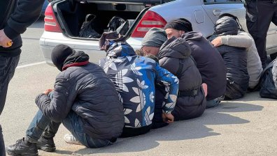 Пипнаха мигранти на входа на София, сред тях и две деца