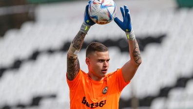 Операция вади титуляр на "Славия" за дълго време от терена