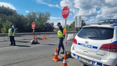 Изградиха 7 КПП-та в Бургас, за ден хванаха петима каналджии и близо 30 мигранти