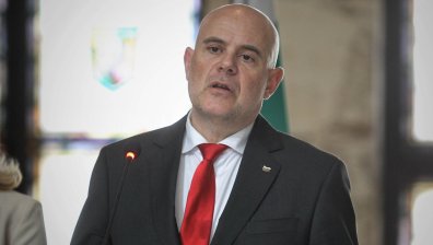 Гешев контраатакува: Борисов влезе в политиката на гърба на Живков и царя