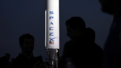 SpaceX показа новия космически кораб за полети до Луната и Марс