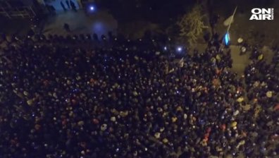 Демонстранти в Скопие окупираха Държавната избирателна комисия