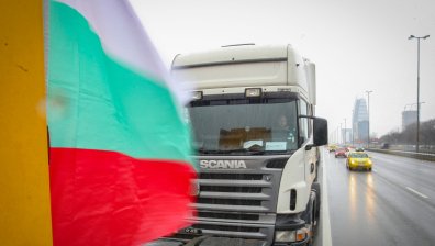 Превозвачи излязоха на протест срещу тол системата	