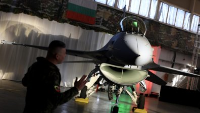 Има ли саботаж и изтичане на информация при приемането на изтребителя F-16