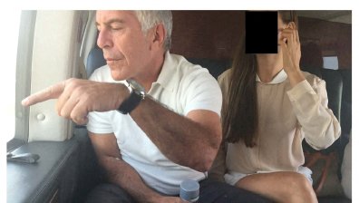 Скандалът "Епстийн" се разраства: Разкрити жертви и хиляди свалени документи