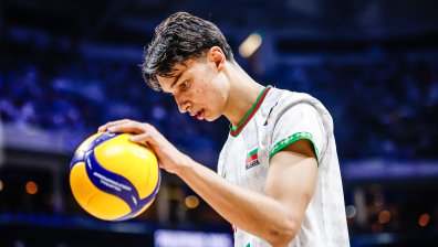 Симеон Николов блести в дебюта си за "Локомотив" (Новосибирск)