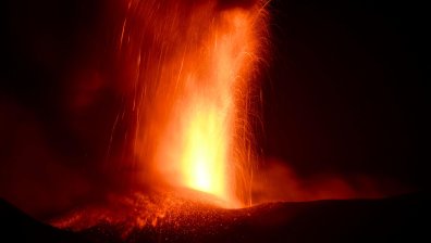 Затвориха летището в Катания заради поредното изригване на вулкана Етна