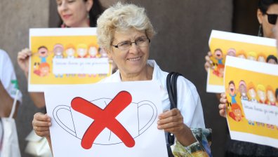 На 42,5% от българите им е писнало от ограниченията срещу Ковид-19