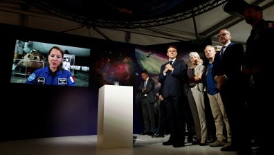 Да им завидиш на менюто в Космоса - омар, гъши дроб...